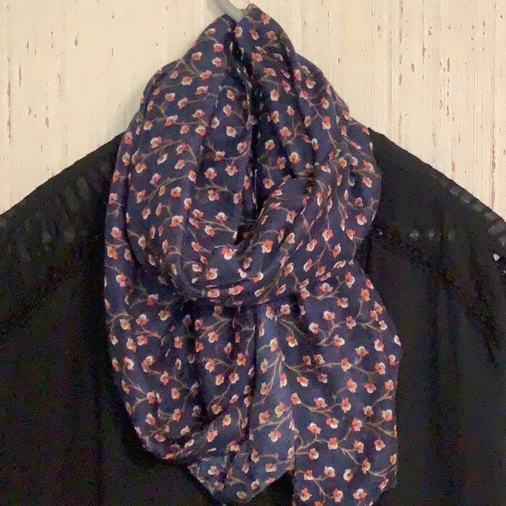 Old Navy infinity scarf.  Can be warn single or double wrap.  Nice accent piece.